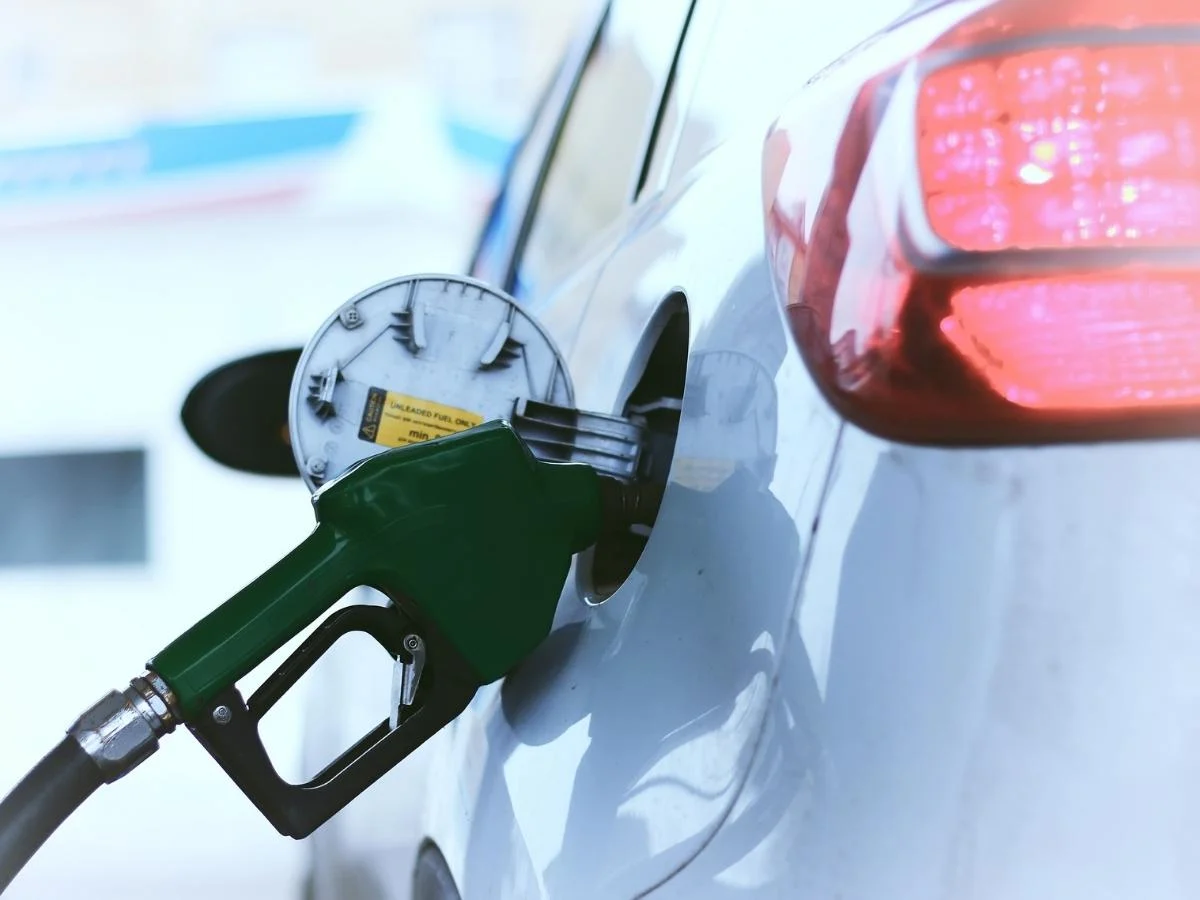La subida de precios de los carburantes afecta al 97% de los conductores españoles, según el RACE