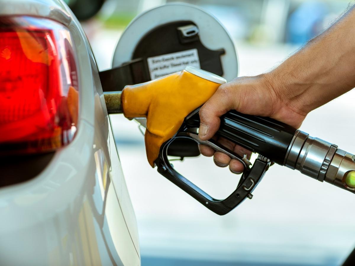 La gasolina se desboca y marca un nuevo récord mientras el diésel sigue siendo más caro que en la UE