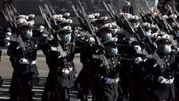 Archivo – Paracaidistas durante el desfile militar en el Día de la Hispanidad, a 12 de octubre de 2021. – Eduardo Parra – Europa Press – Archivo