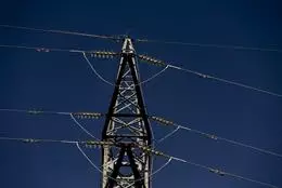 Archivo – Una torre eléctrica, a 12 de noviembre de 2021, en Madrid, (España). El Índice de Precios de Consumo (IPC) subió un 1,8% en octubre en relación al mes anterior y disparó su tasa interanual hasta el 5,4%, casi 1,5 puntos por encima de la tasa de – Eduardo Parra – Europa Press – Archivo