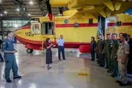 La ministra de Defensa, Margarita Robles, durante su visita al Grupo 43 del Ejército del Aire con base en Torrejón (Madrid) – Ricardo Rubio – Europa Press