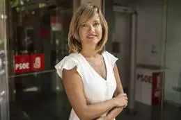 La ministra de Educación y Formación Profesional, Pilar Alegría, posa tras una entrevista con Europa Press, en la sede del PSOE, en una imagen de archivo. – Marcos Cebrián – Europa Press