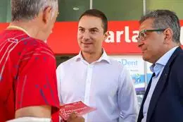 El secretario de los socialistas madrileños, Juan Lobato, junto con el alcalde de Parla, Ramón Jurado – PSOE DE MADRID