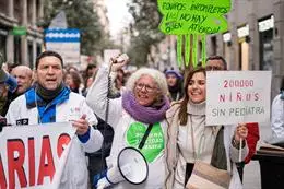 Varios sanitarios participan en una manifestación en Madrid – Diego Radamés – Europa Press