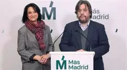 Archivo - Los concejales de Más Madrid Pilar Sánchez y Miguel Montejo - DAVID ARENAL (MÁS MADRID) - Archivo