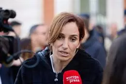 Mónica García, atiende a la prensa en una imagen de archivo. - Jesús Hellín - Europa Press