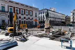Vista de la estatua de Carlos III en la Puerta del Sol, a 19 de abril de 2023, en Madrid (España). – Carlos Luján – Europa Press