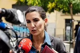 La candidata de Vox a la Presidencia de la Comunidad, Rocío Monasterio, ofrece declaraciones a los medios durante su visita al barrio de Lavapiés, a 24 de mayo de 2023, en Madrid (España). Este es uno de los actos de campaña electoral que realizan las for - Carlos Luján - Europa Press