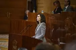 La presidenta de la Comunidad de Madrid, Isabel Díaz Ayuso, interviene durante el pleno de su investidura, en la Asamblea de Madrid, a 21 de junio de 2023, en Madrid (España). – Fernando Sánchez – Europa Press