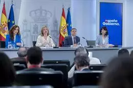 La ministra de Sanidad, Mónica García, durante una rueda de prensa posterior a la reunión del Consejo de Ministros, en el Palacio de la Moncloa, a 16 de abril de 2024, en Madrid (España). – Alberto Ortega – Europa Press
