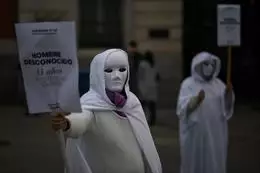 Grupos feministas se concentran por los últimos asesinatos machistas en la Puerta del Sol. - Fernando Sánchez - Europa Press