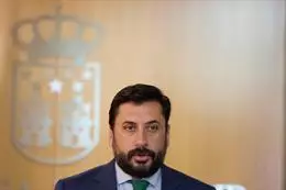El portavoz del Partido Popular en la Asamblea de Madrid, Carlos Díaz-Pache, ofrece declaraciones a los medios durante un pleno en la Asamblea de Madrid – Jesús Hellín – Europa Press