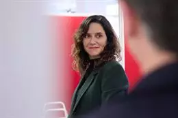 La presidenta de la Comunidad de Madrid, Isabel Díaz Ayuso, durante su visita a las nuevas instalaciones de la Oficina de Empleo de Barrio del Pilar, a 1 de abril de 2024 - Jesús Hellín - Europa Press