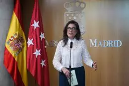 La portavoz de Más Madrid en la Asamblea, Manuela Bergerot, ofrece declaraciones a los medios durante un pleno en la Asamblea de Madrid, a 4 de abril de 2024 - Fernando Sánchez - Europa Press